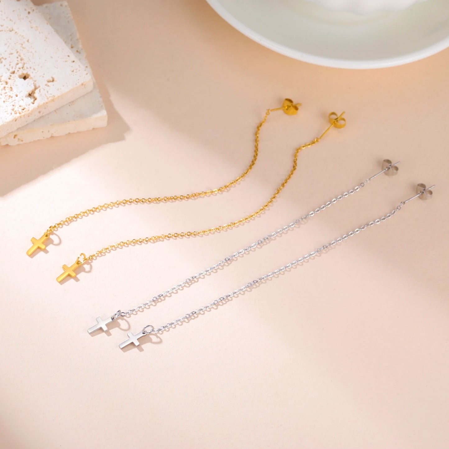 Boucles d'oreilles longues en croix pour femmes