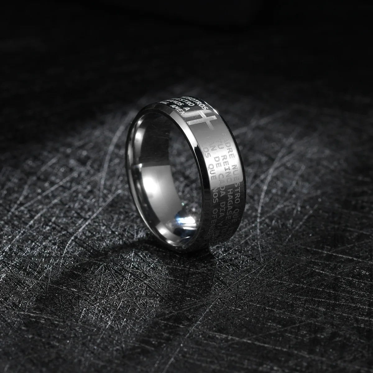Bague en acier inoxydable avec croix de Jésus