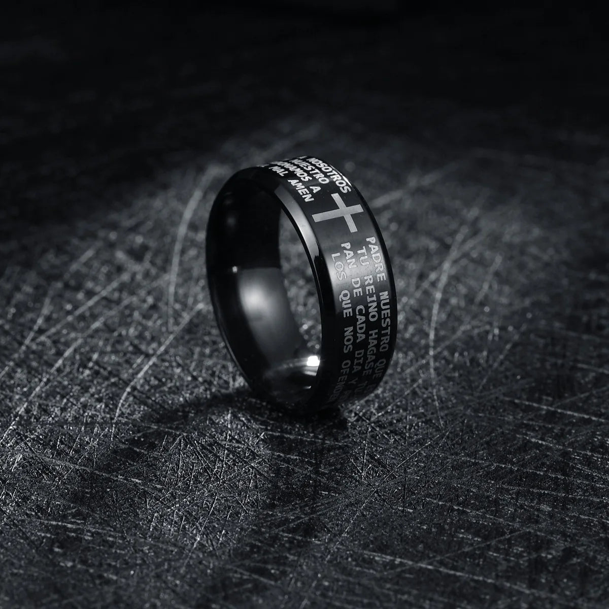 Bague en acier inoxydable avec croix de Jésus