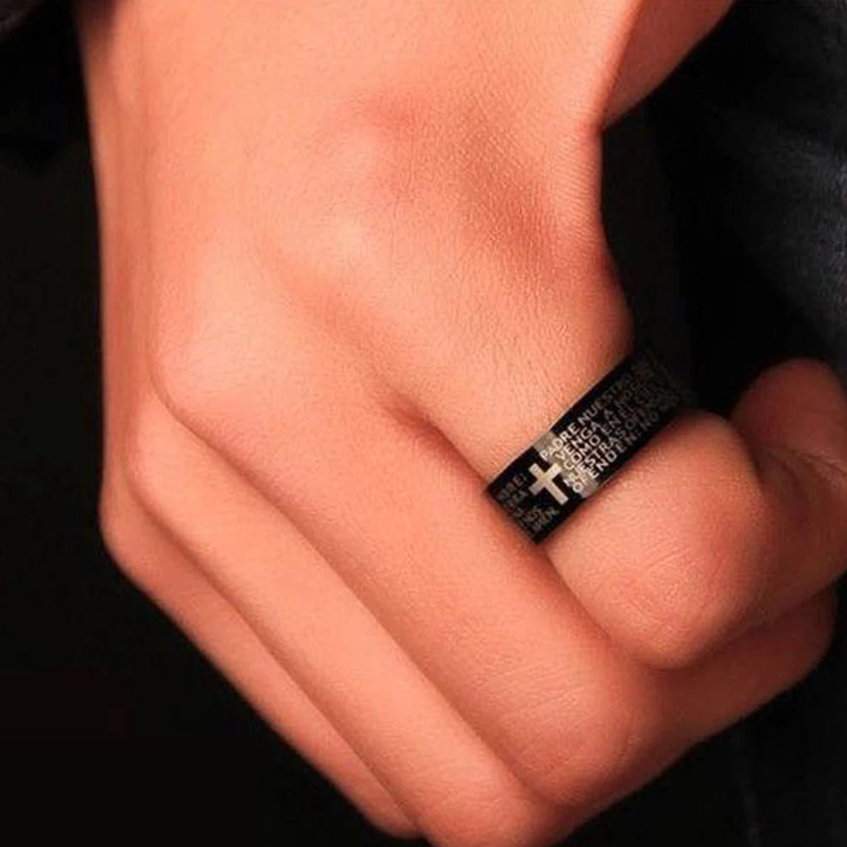 Bague en acier inoxydable avec croix de Jésus