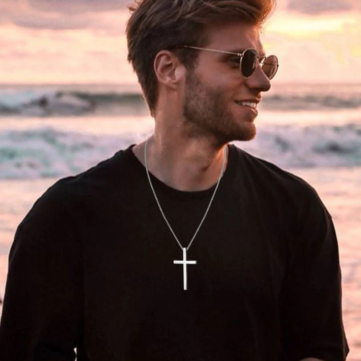 Collier avec pendentif en croix religieuse